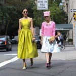 Вдохновленные уличной модой: женщины выбирают платья